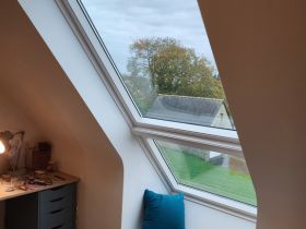 IZOL HABITAT _ VELUX

Création de trois verrières plane VELUX.

Fenêtre fixe, positionné dans la continuité de la fenêtre de toit,
idéale dans les combles...